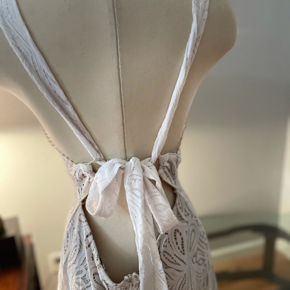 Sexy culture backless GUESS Los Angeles dress - Picture 2 of 12